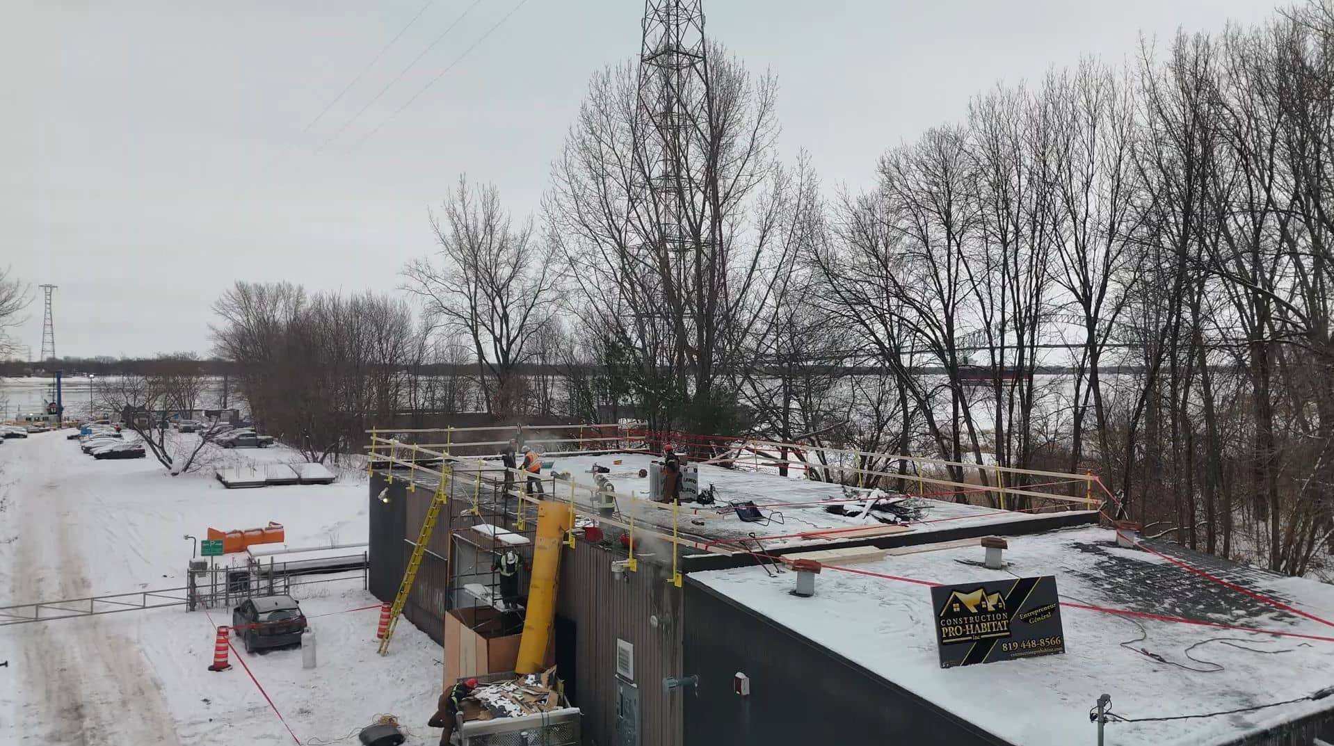 Déneigement de toitures industrielles — Cap-de-la-Madeleine, 2025