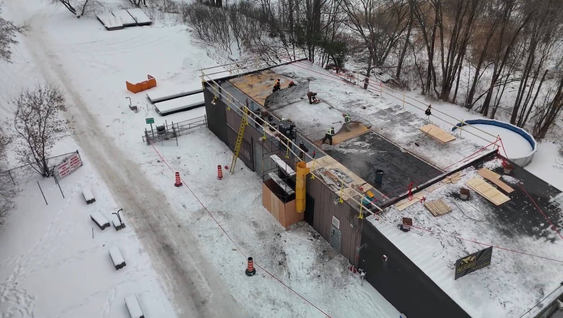 Toiture commerciale membrane élastomère — Trois-Rivières, 2024